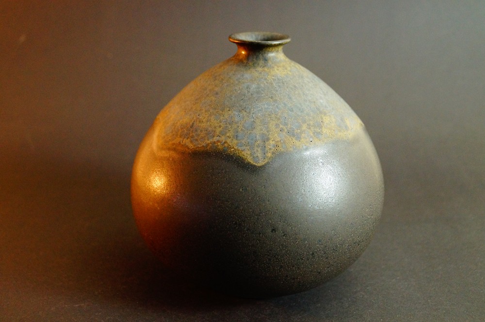 Vase aus Kasama-Keramik von Arata Koji Seitenansicht