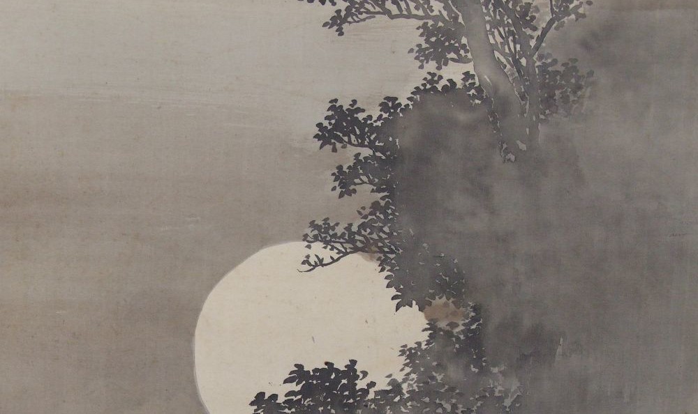 Kakemono von Mori Yūzan: Vollmond über einer nebligen Landschaft, in Tusche.