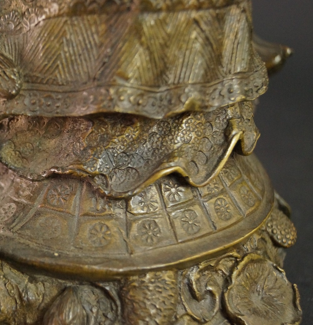 Laotse Figur aus Bronze Gewand Nahaufnahme 1
