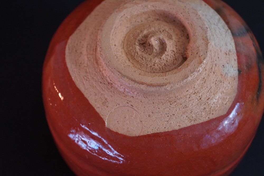 Ciotola da tè Raku chawan di Ryoraku Heian primo piano del fondo