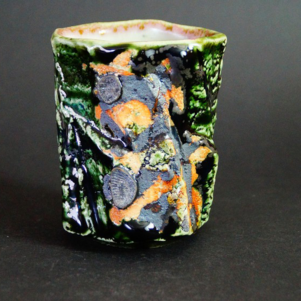 Yunomi Teeschale aus Oribe-Keramik von Kawachi Hidetoshi Motiv Nahaufnahme Vorschau