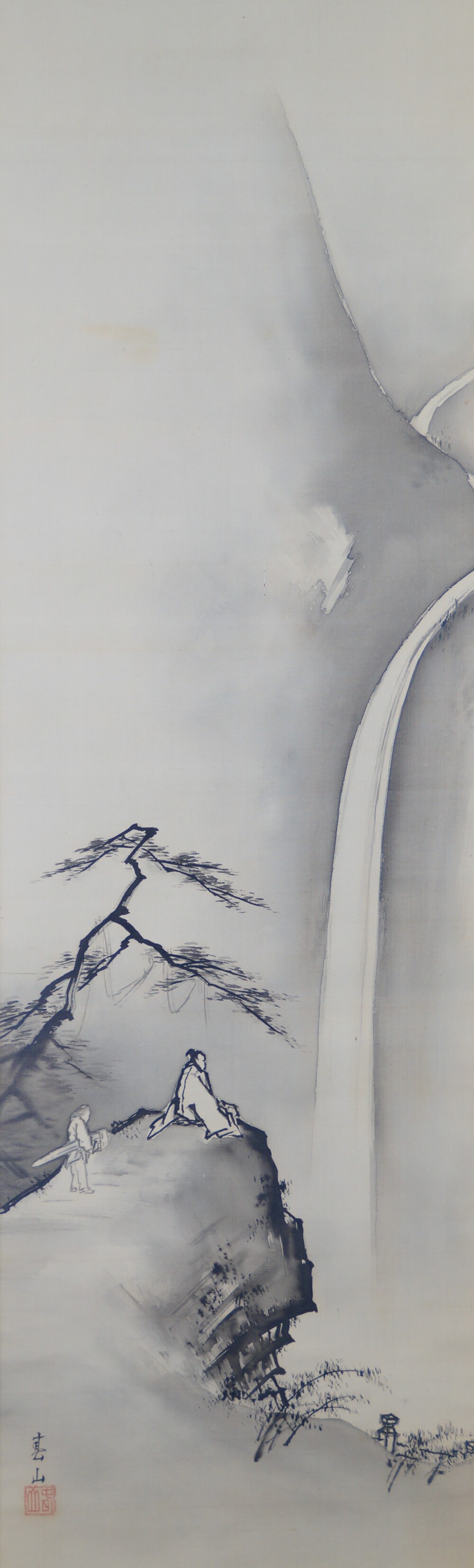 Gelehrter auf einem Felsvorsprung und Diener mit Schwert am tosenden Wasserfall im Kakemono Begegnung am Rand des Wasserfalls von Yagioka Shunzan mit Kuenstlersignatur und rotem Siegel