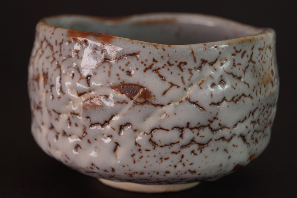 Chawan Shino par Shuzo Kato vue de côté 2