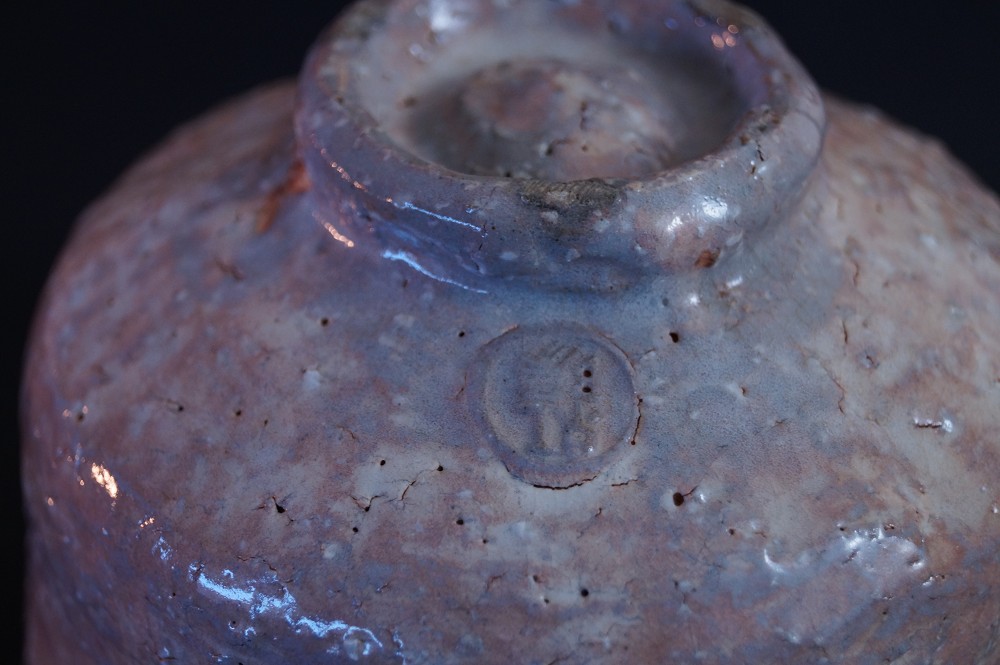 Ciotola da tè Hagi chawan di Koyo Hayashi primo piano collo