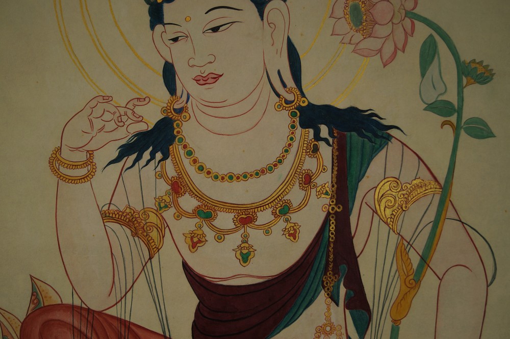 Kannon Bodhisattva Oberkoerper und Schmuck Nahaufnahme