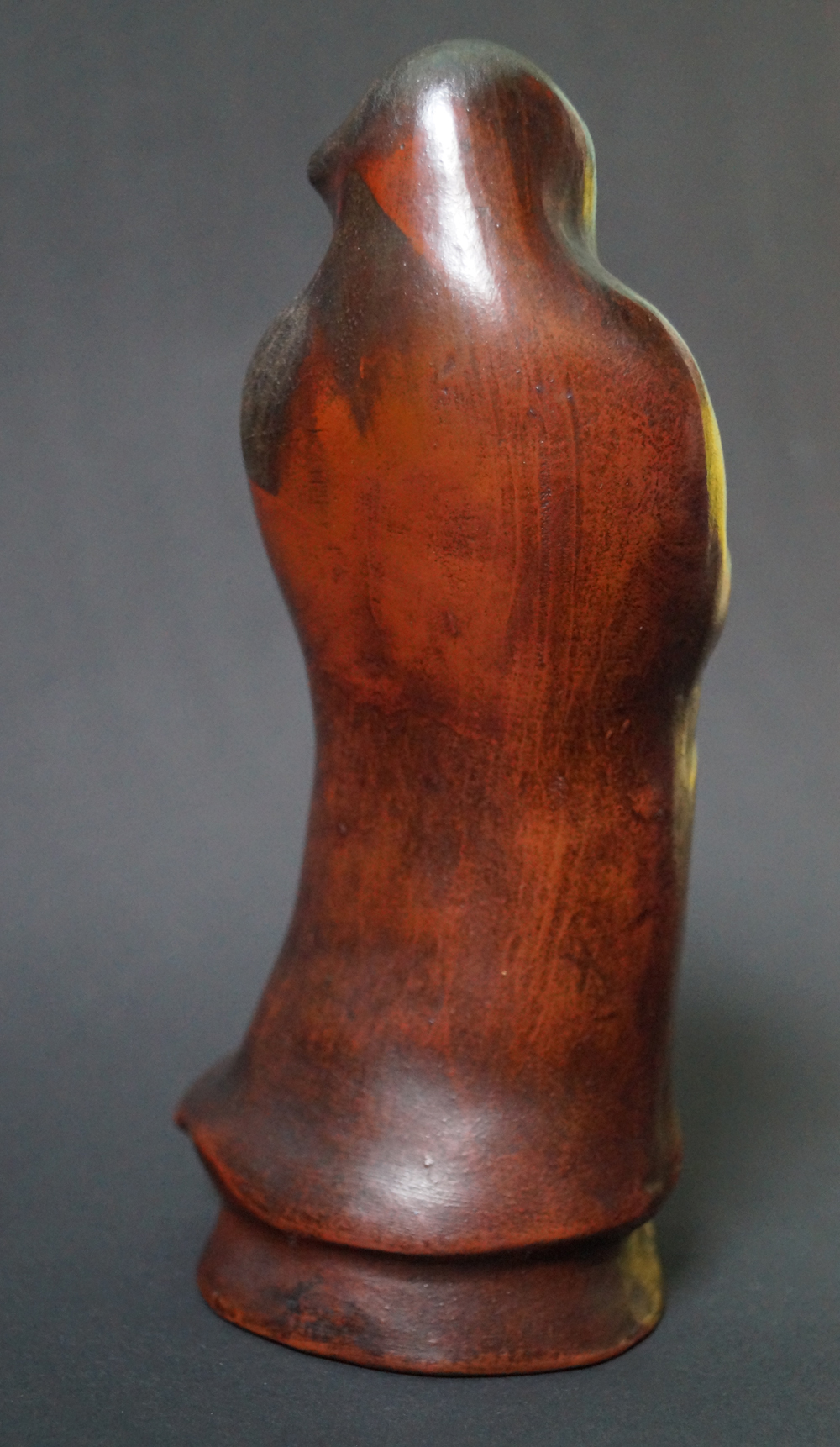 Bodhidharma Daruma Figur aus Bizen-Keramik Rueckansicht