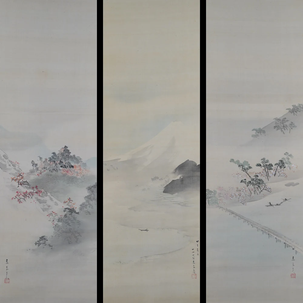 Die drei Gemälde des Sets nebeneinander: herbstliche Berglandschaft, Fuji und Flusslandschaft mit Brücke