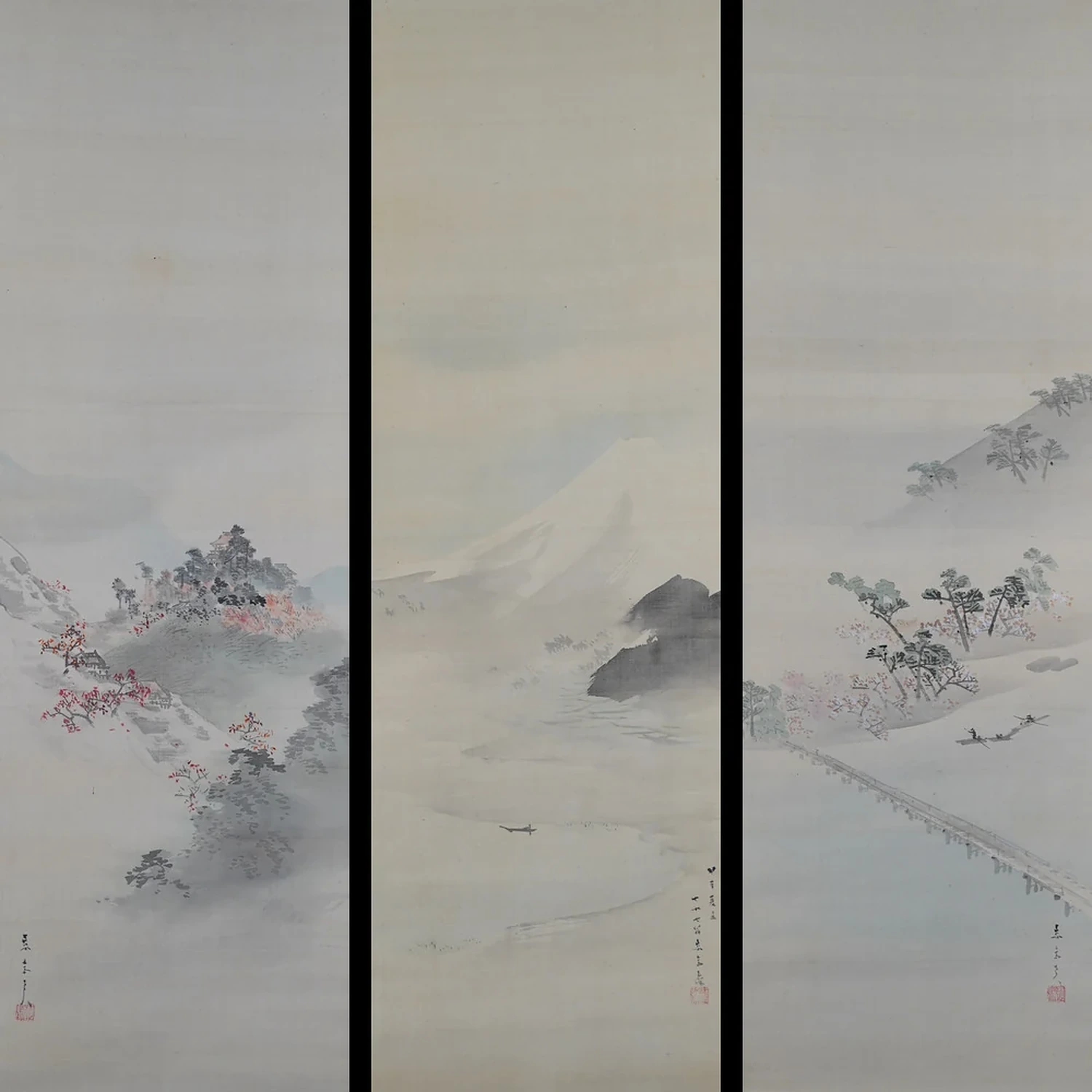 Die drei Gemälde des Sets nebeneinander: herbstliche Berglandschaft, Fuji und Flusslandschaft mit Brücke