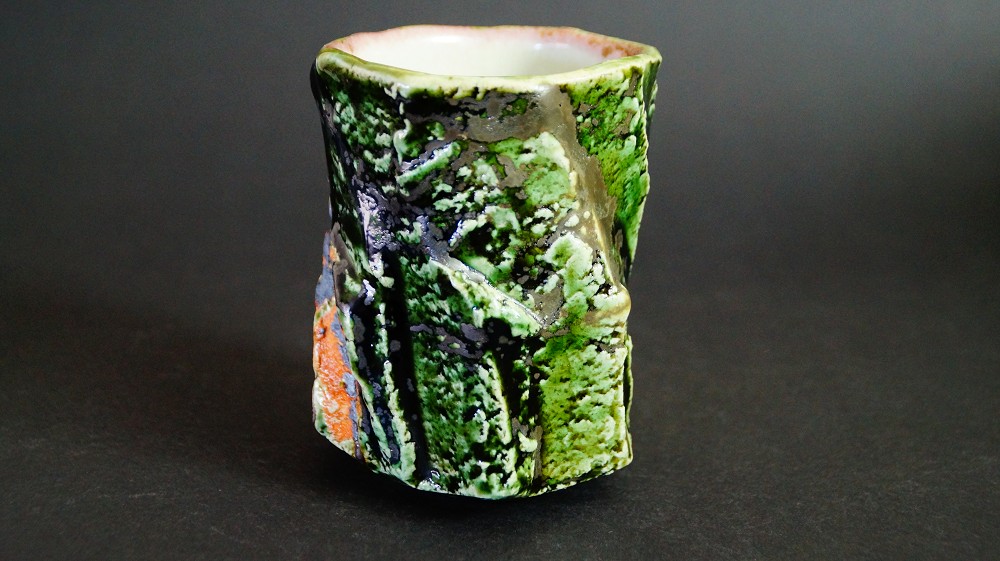 Yunomi Teeschale aus Oribe-Keramik von Kawachi Hidetoshi Rueckansicht