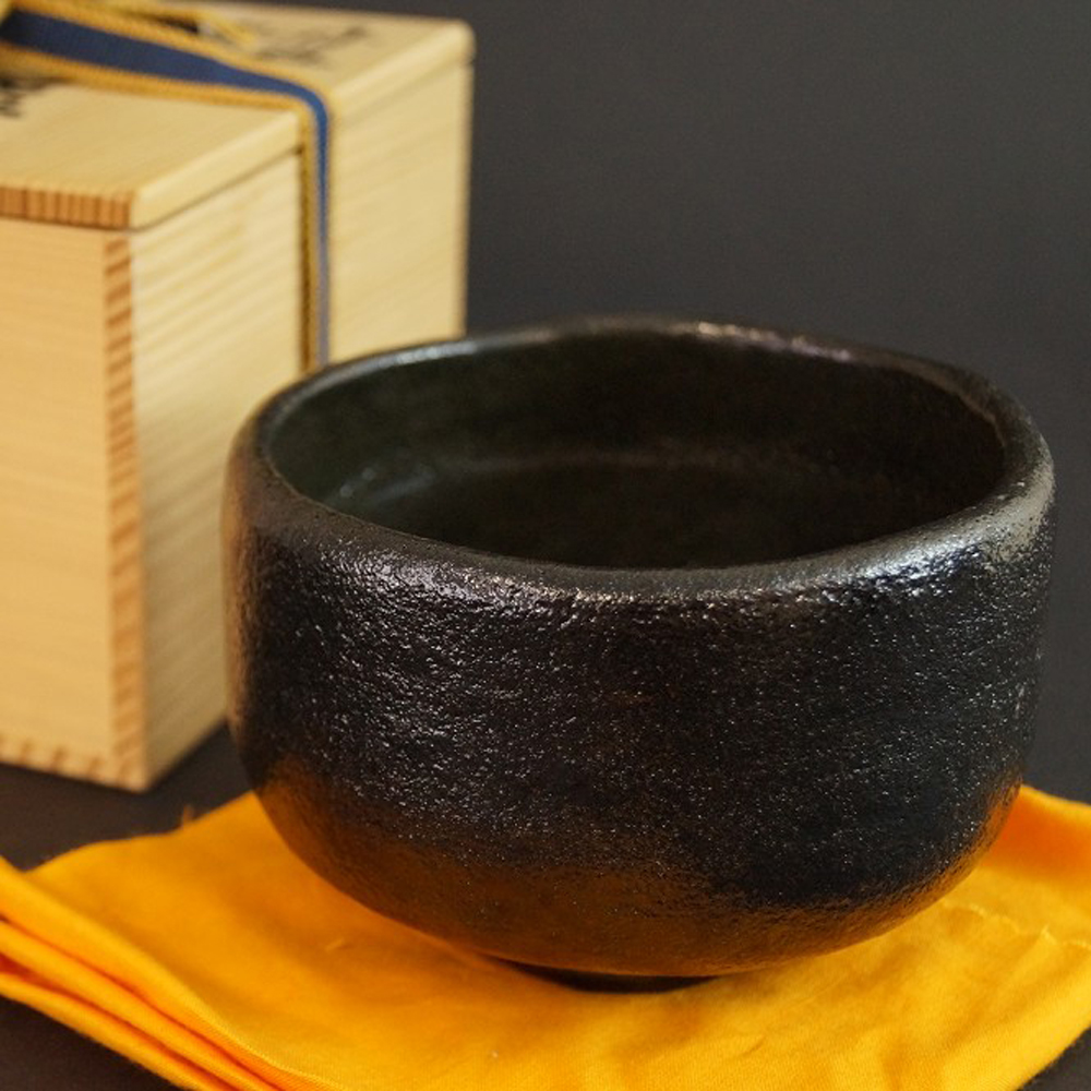 Chawan, ceramika Raku Shien Takeda, podgląd zbliżenia motywu