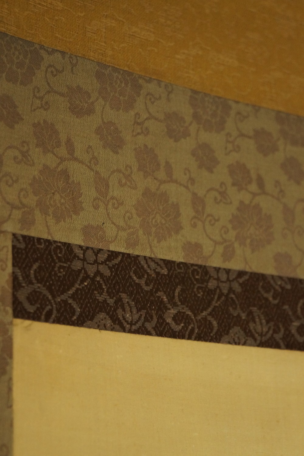 Spatzen und Chrysanthemen Rollbild Montierungsdetail