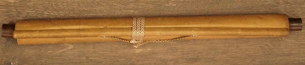 Bodhidharma Kakemono zusammengerollt Gesamtansicht