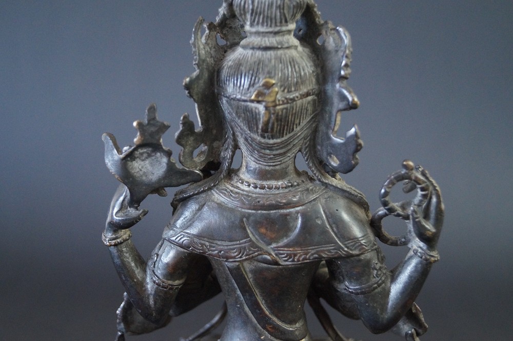 Nepalesische Buddhafigur aus Bronze Motiv Nahaufnahme 1