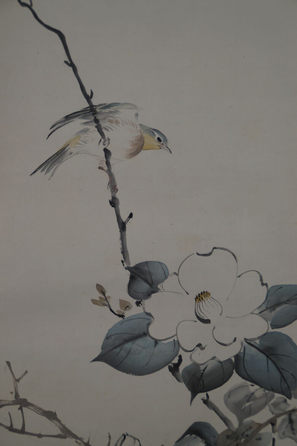 Weitere Ansicht des Gesamtmotivs mit Singvogel und Kamelienbluete, ohne Rahmung