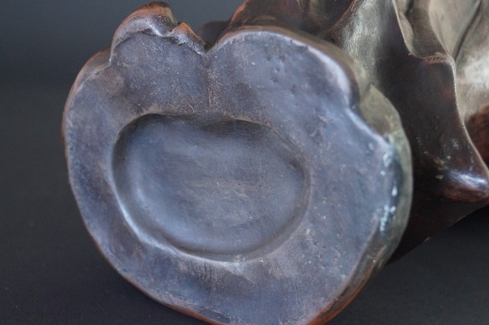 Bodhidharma Daruma Figur aus Bizen Keramik Boden Nahaufnahme