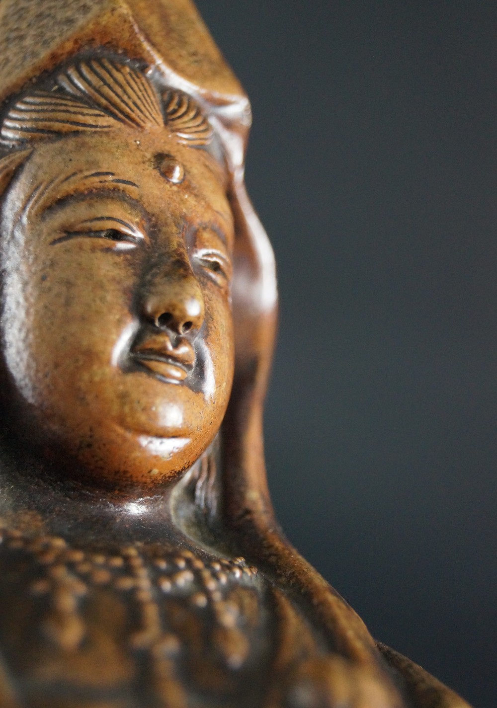 Kannon Figur Bizen Keramik Gesicht Nahaufnahme 7