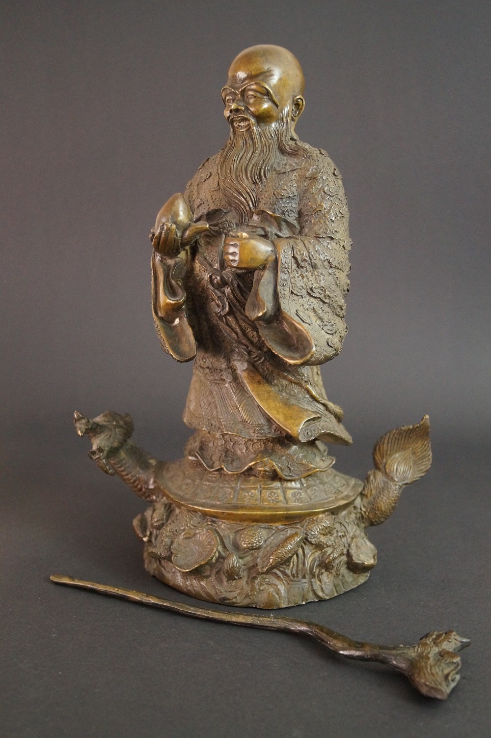 Laotse Figur aus Bronze Frontalansicht ohne Stab