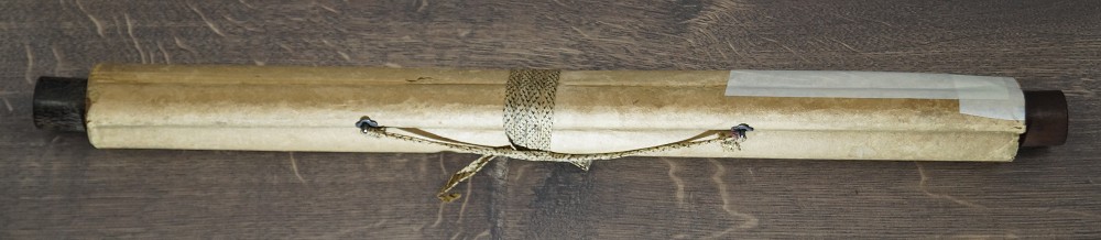 Pfingstrosen Rollbild Kakemono zusammengerollt