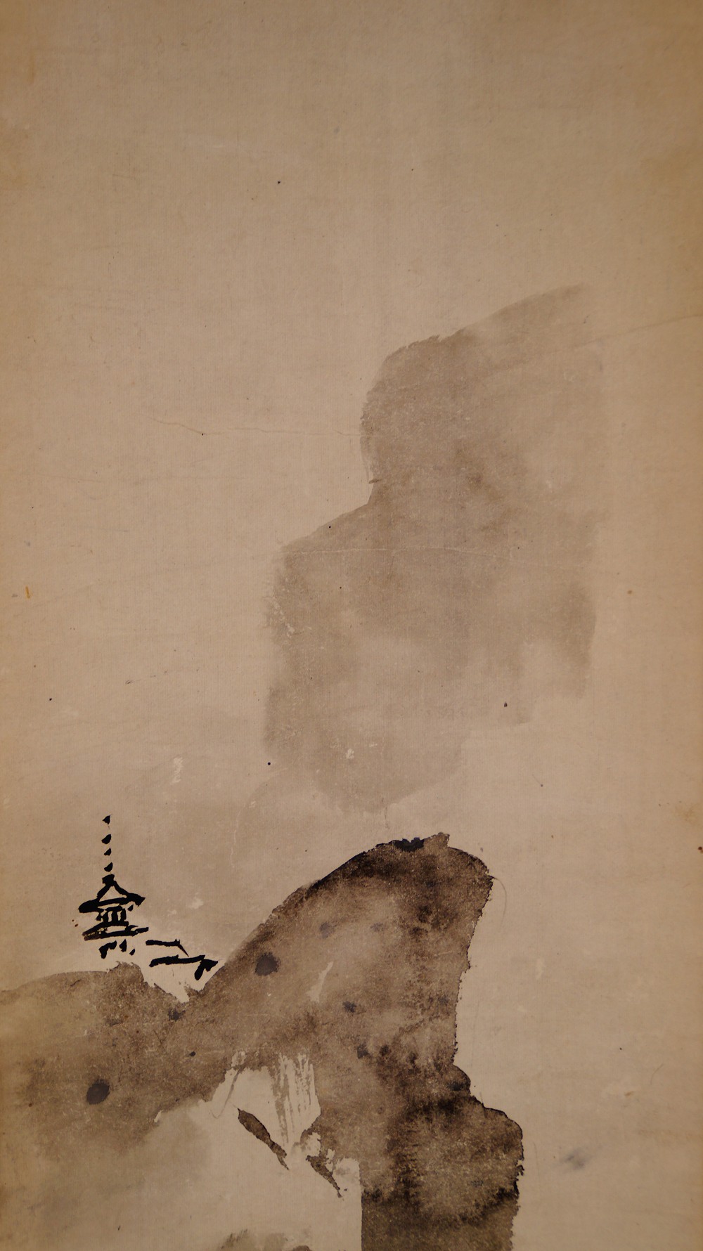 Nahaufnahme der im Nebel verschwimmenden Felsformationen der Tuschelandschaft von Kano Shushin