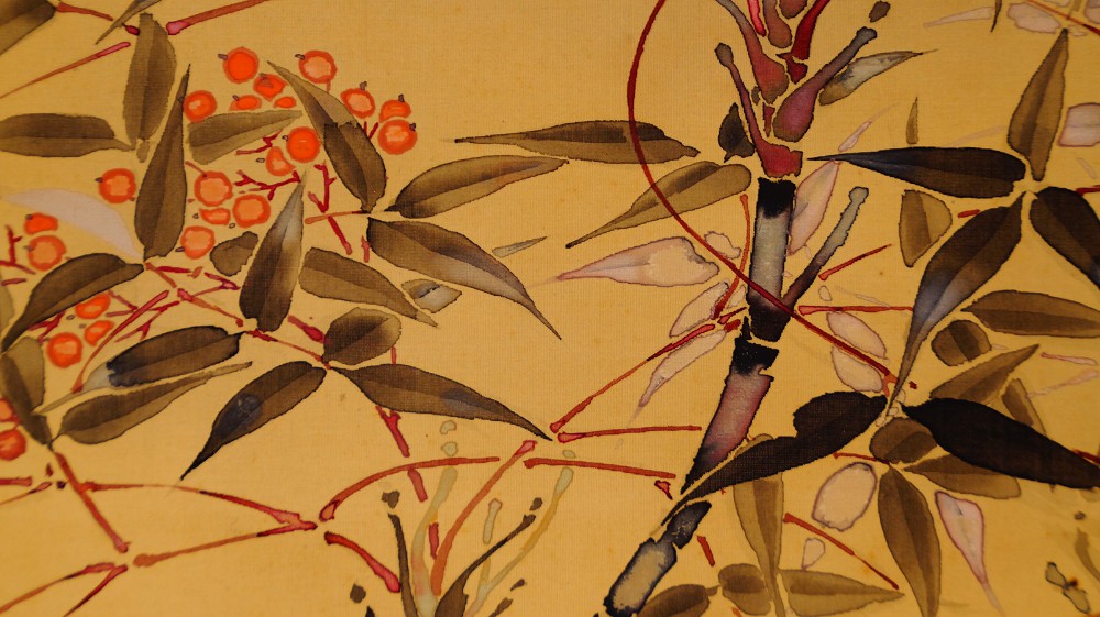 Weitere Nahaufnahme der roten Nandina-Beeren am Bambuszweig im Kakemono Naturstille von Mikami Kyokuho