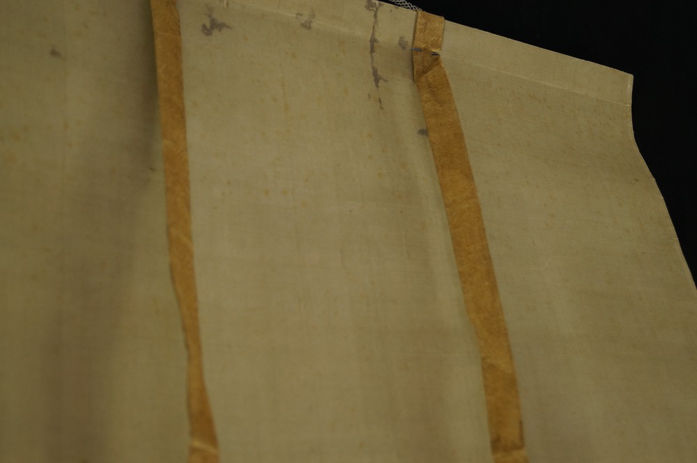 Kakemono due aironi bianchi dettaglio del montaggio della bordura in tessuto