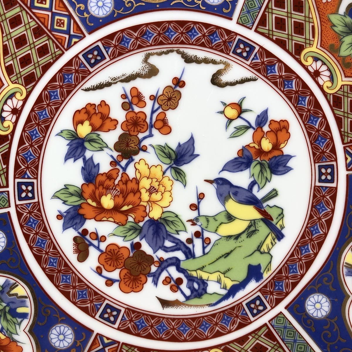 Arita-Yaki-Teller mit floralem Vogelmotiv im Imari-Stil