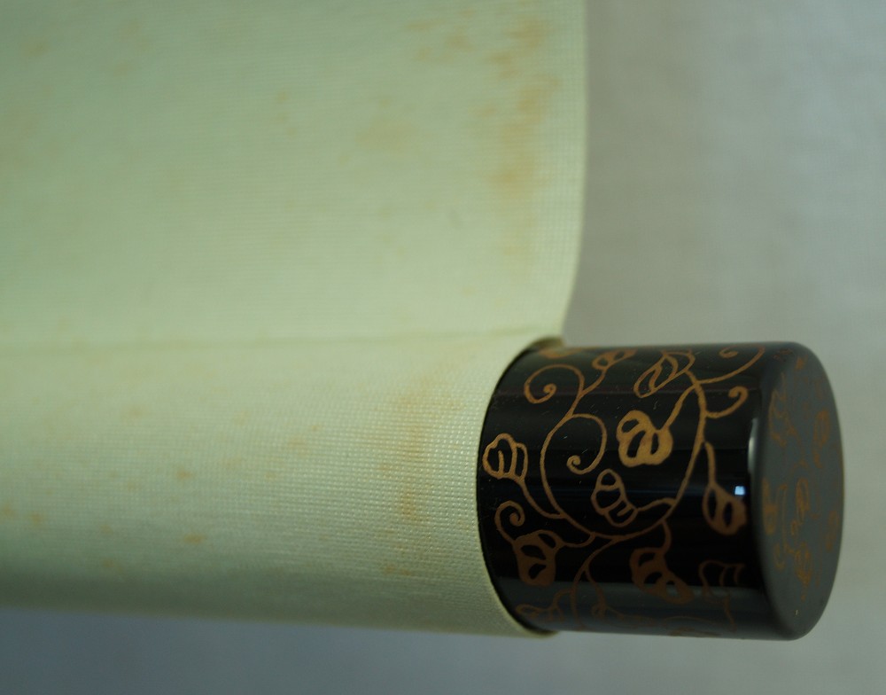 Hina Puppen mit Gedicht Kakemono Rollendetail
