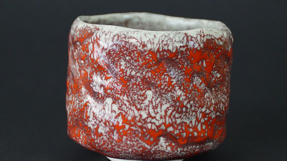 Weitere Ansicht der Chawan Teeschale aus Minoh-Keramik von der Seite