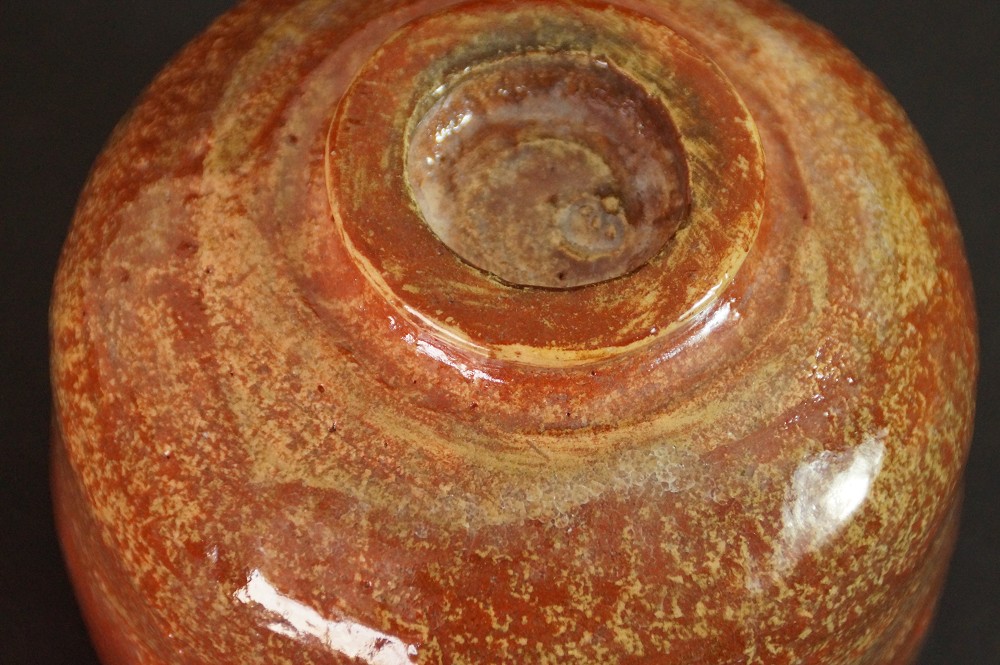 Chawan aus Raku-Keramik von Sosei Boden Nahaufnahme