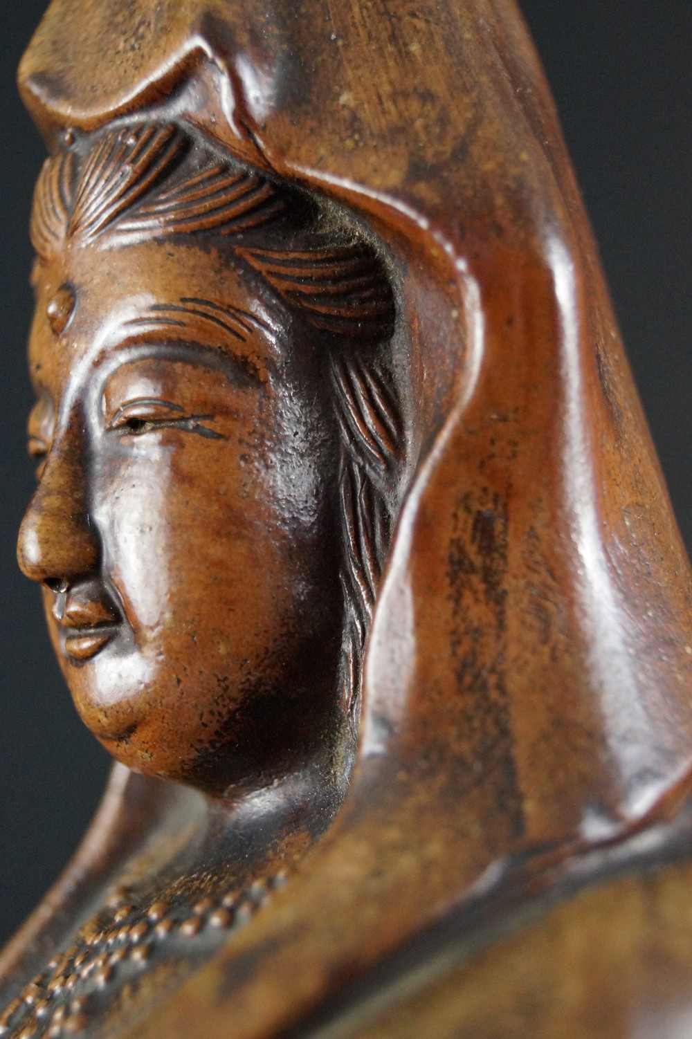 Kannon Figur Bizen Keramik Gesicht Profil Nahaufnahme 3