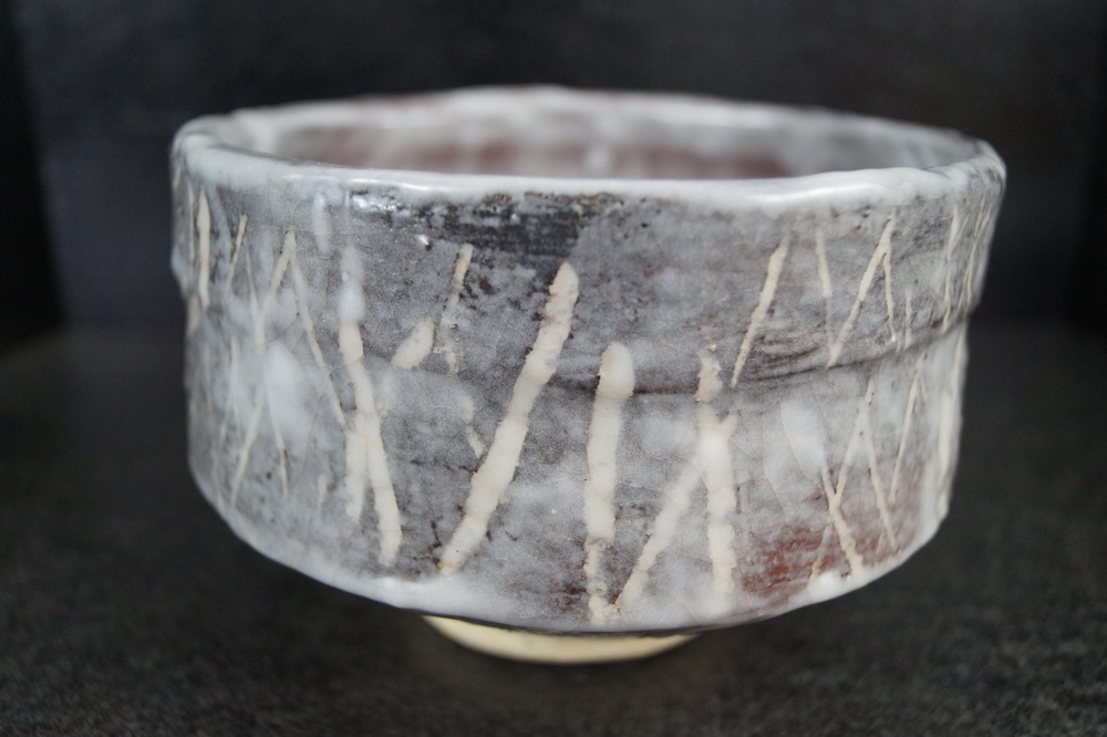 Czarka do herbaty chawan autorstwa Sakuma Yoshioka widok z przodu 1