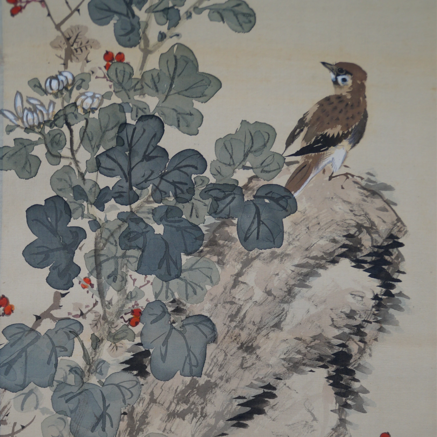 Weitere Ansicht des Gesamtmotivs mit Vogel, Chrysanthemen und Felsen im Kakemono Herbstchrysanthemen, ohne Rahmung