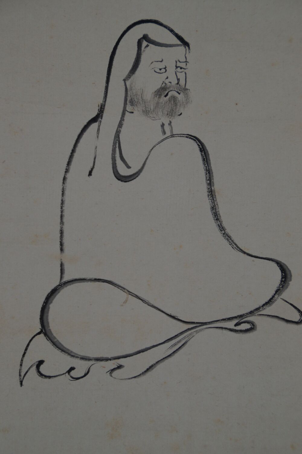 Otra vista del motivo general con Bodhidharma sentado en el kakemono Bodhidharma directo al corazón, sin montaje