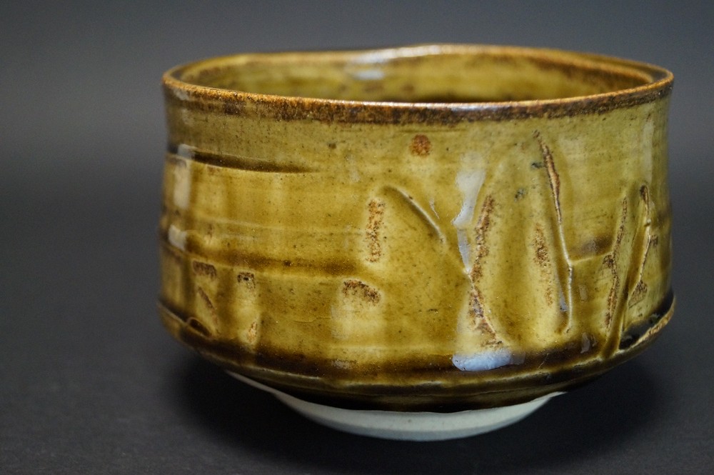 Ciotola da tè chawan in ceramica di Seto di Kazufumi Wada vista frontale