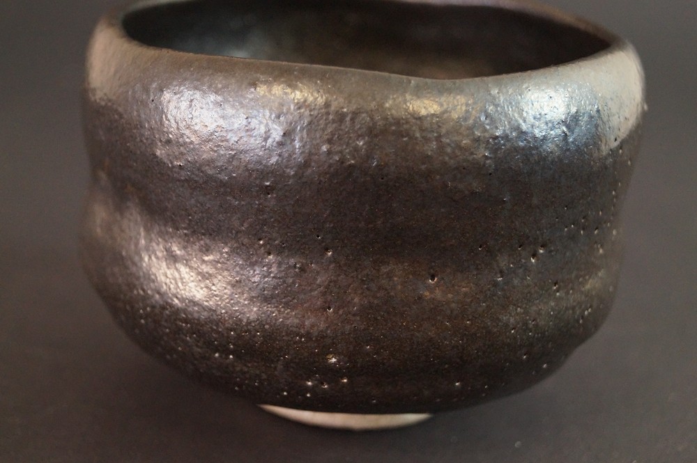 Chawan en céramique Raku par Shoraku Heian vue de côté 3