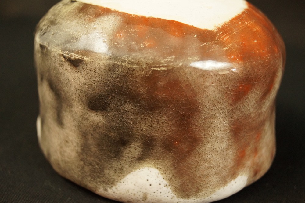 Raku Chawan von Jiho Ueyama Motiv Nahaufnahme