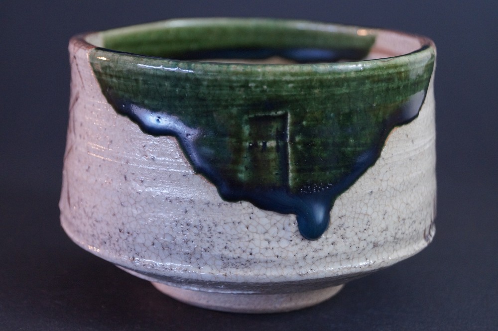 Bol à thé Oribe Chawan par Tetsuzan Matsumoto Gros plan sur la glaçure