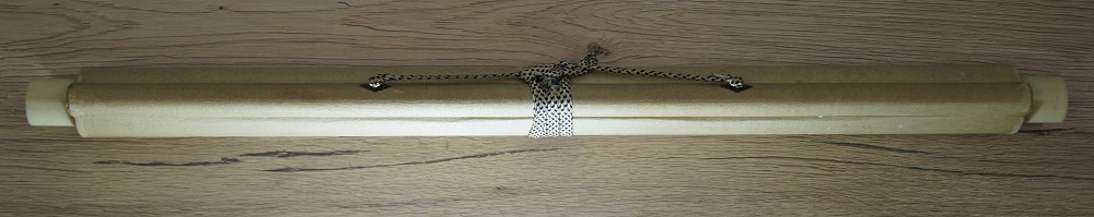 Rueben Kakemono zusammengerollt