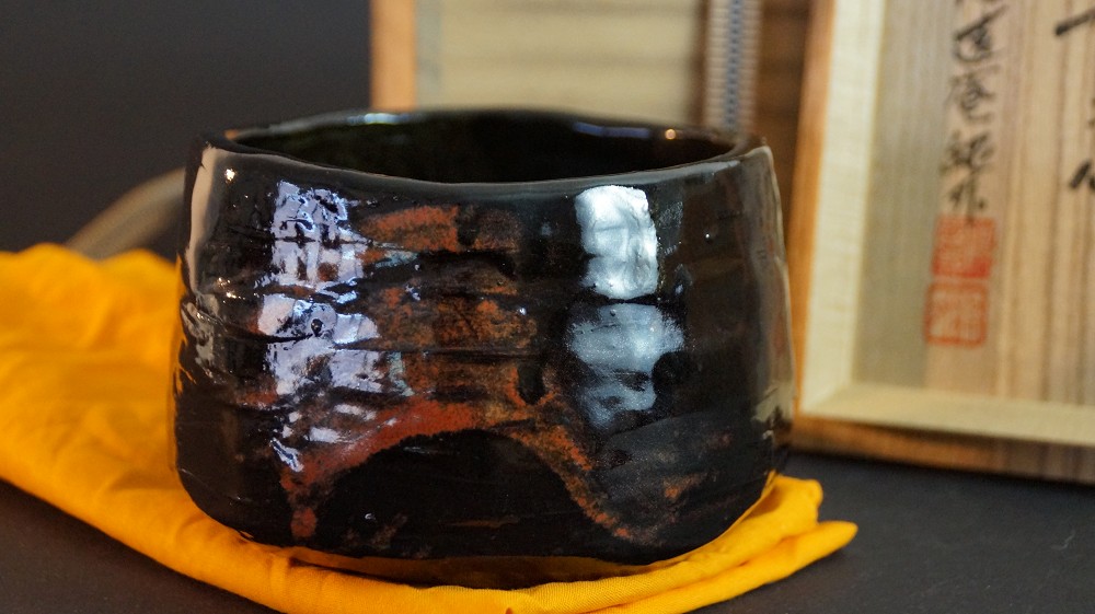 Chawan aus Kyoto Keramik Nyoi von Kaneko Sadahiro Frontalansicht mit Aufbewahrungsbox