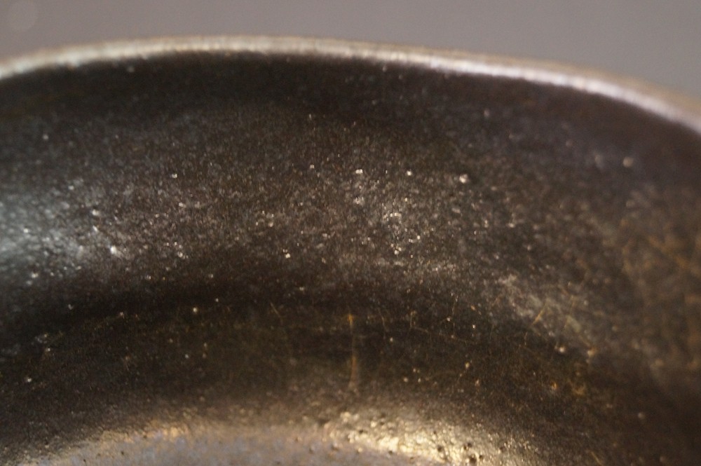 Chawan en céramique Raku par Shoraku Heian gros plan de la vue du col
