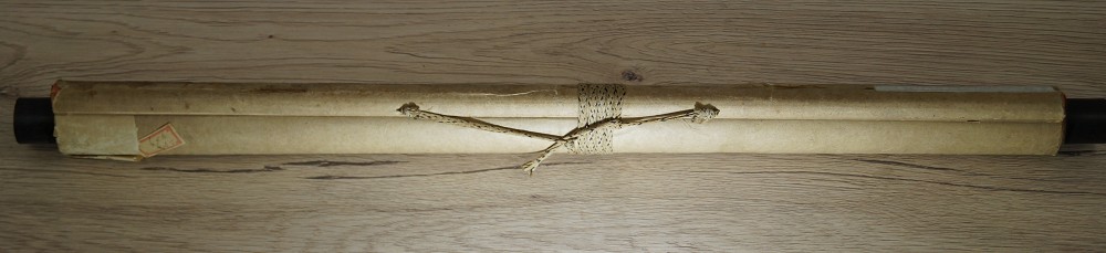 Zwój wiszący z samurajem kakemono zwinięte