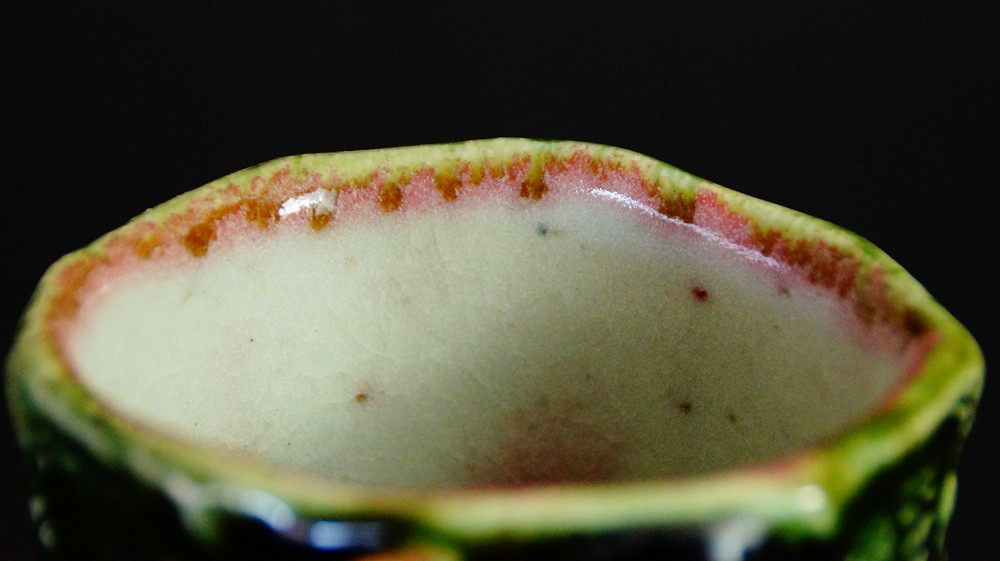 Yunomi Teeschale aus Oribe-Keramik von Kawachi Hidetoshi Randansicht Nahaufnahme