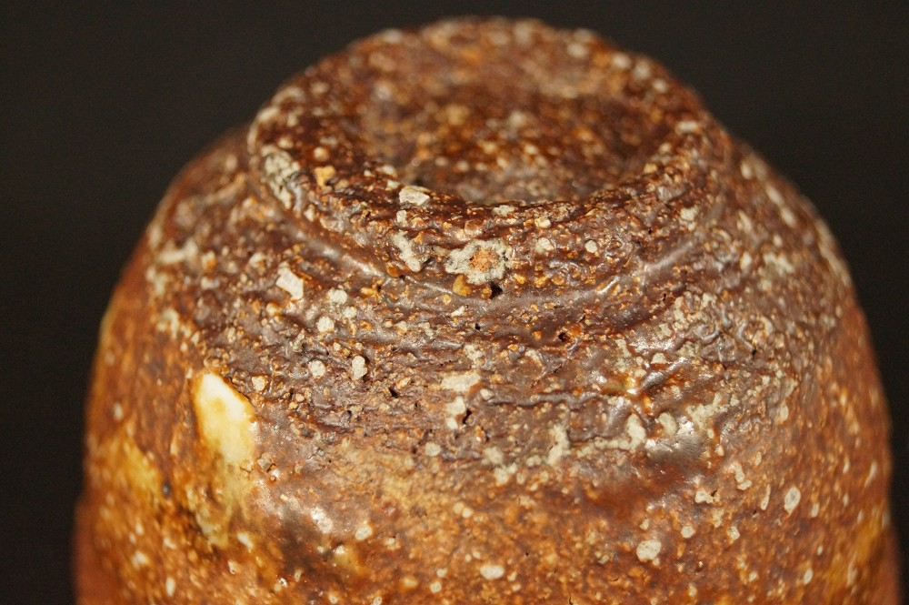 Standfuss der Sakeschale von unten Boden Nahaufnahme