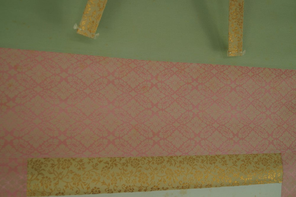 Hina Puppen mit Gedicht Kakemono Montierungsdetail