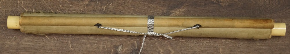 Kakemono zusammengerollt und verschnuert