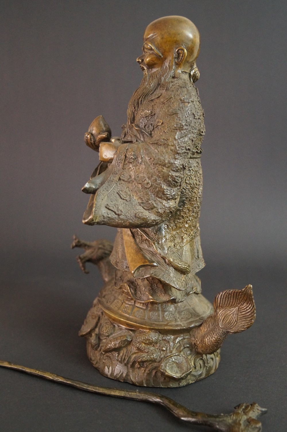 Laotse Figur aus Bronze Seitenansicht 2