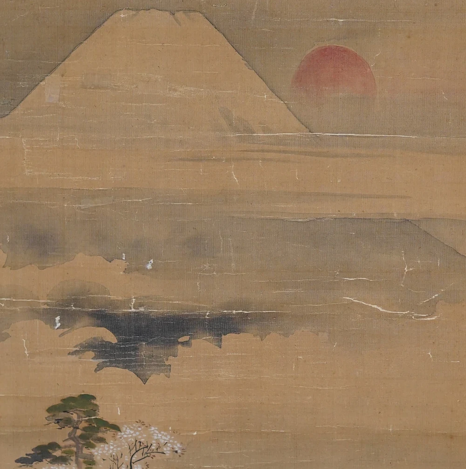 Fuji mit roter Sonne über Wolkenbändern