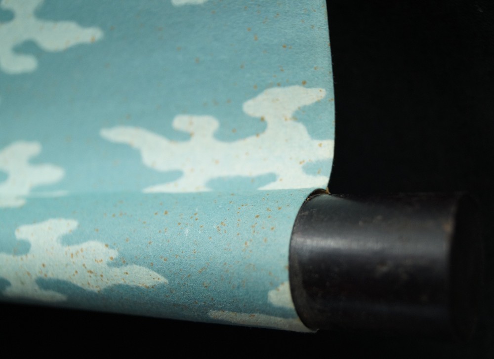 Kalligrafie Wolken im Sommer verdeckte Bergspitzen Rollendetail Rollenende