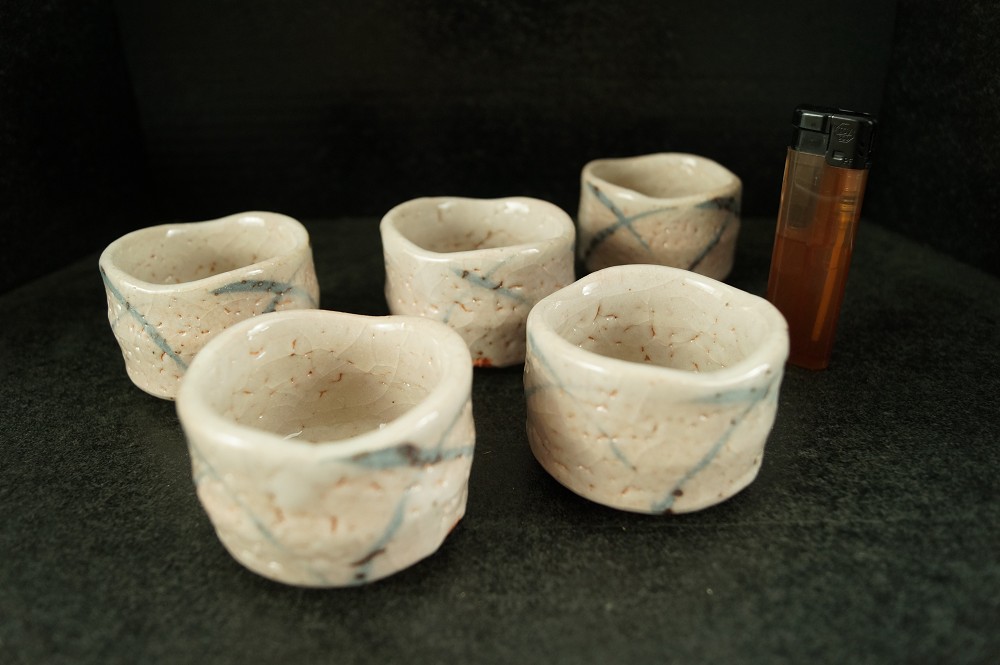 Sake Schalen Guinomi 5er Set mit Groessenvergleich