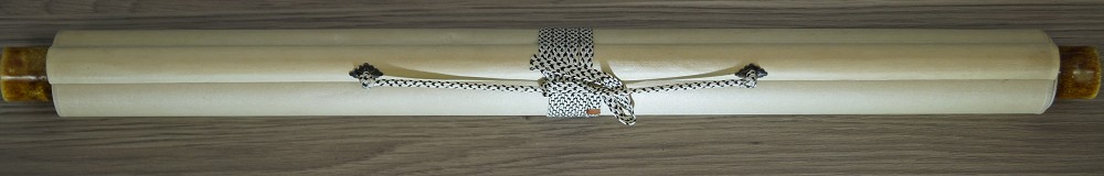 Zwój wiszący (kakemono) Kwiaty i motyl zwinięty